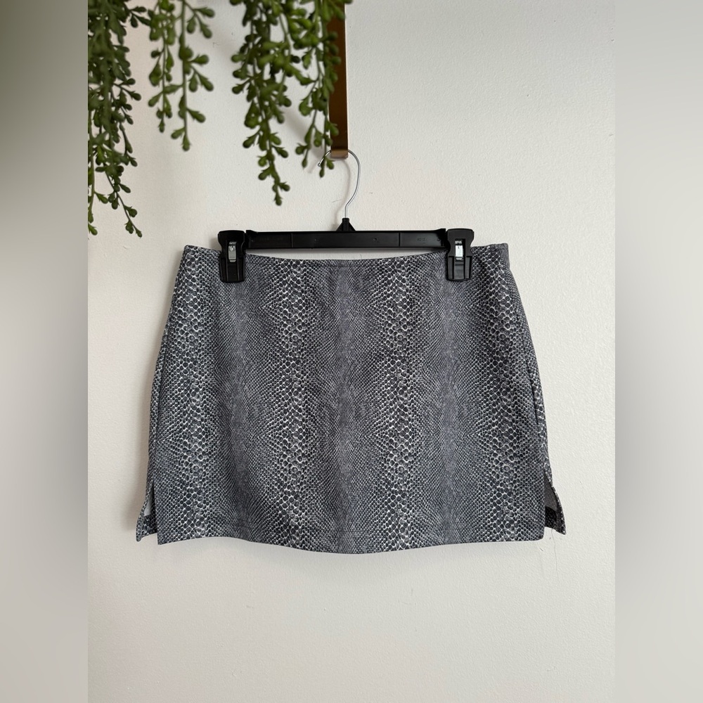 Elegant Gray Snake Print Skirt